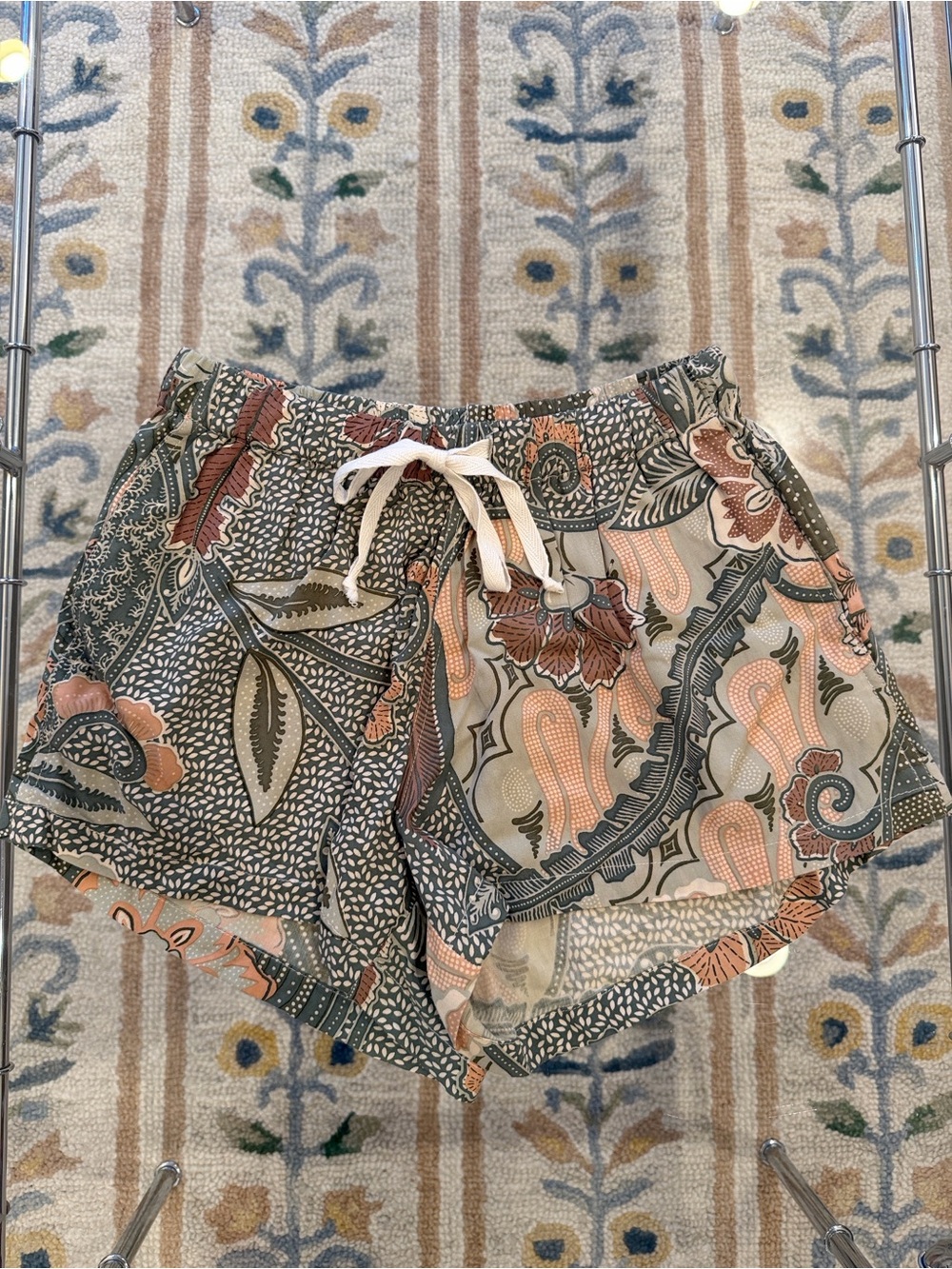 Printed Drawstring Shorts with pockets